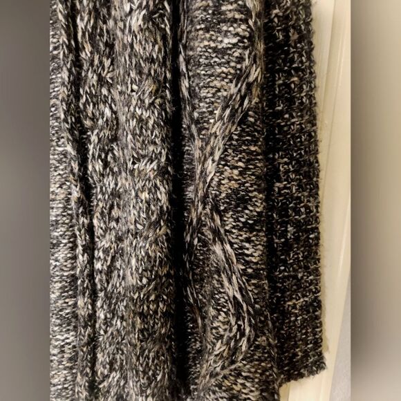 LaModeEstaVous 1/S BlackWhite Lngslv CableKnit WOOLMOHAIRBlend WomenOpenCardigan - Picture 4 of 11